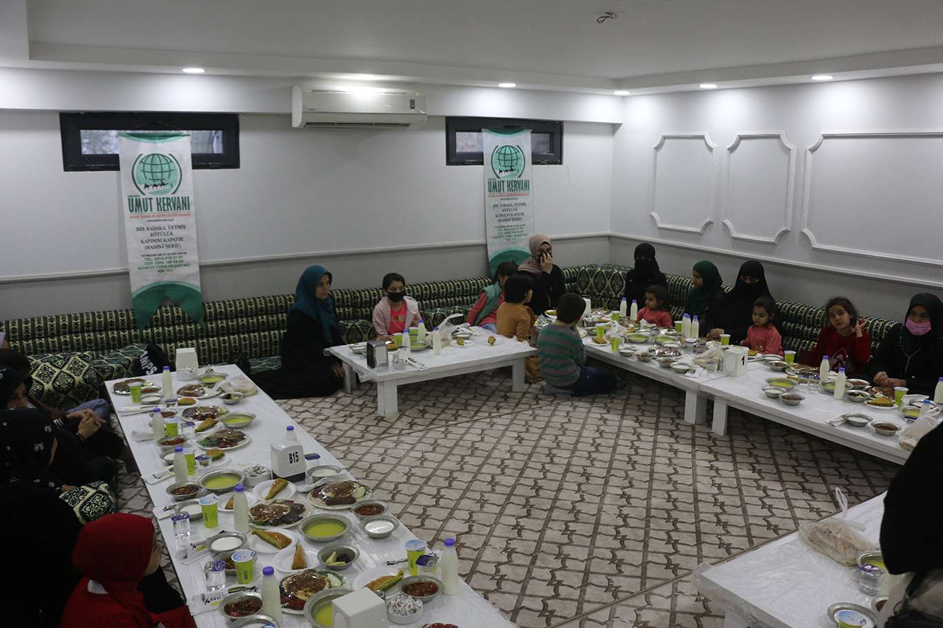 Şanlıurfa Umut Kervanı ve Yetimler Vakfı yetimlere ve öksüzlere iftar yemeği verdi Şanlıurfa Umut Kervanı ve Yetimler Vakfı yetimlere ve öksüzlere iftar yemeği verdi